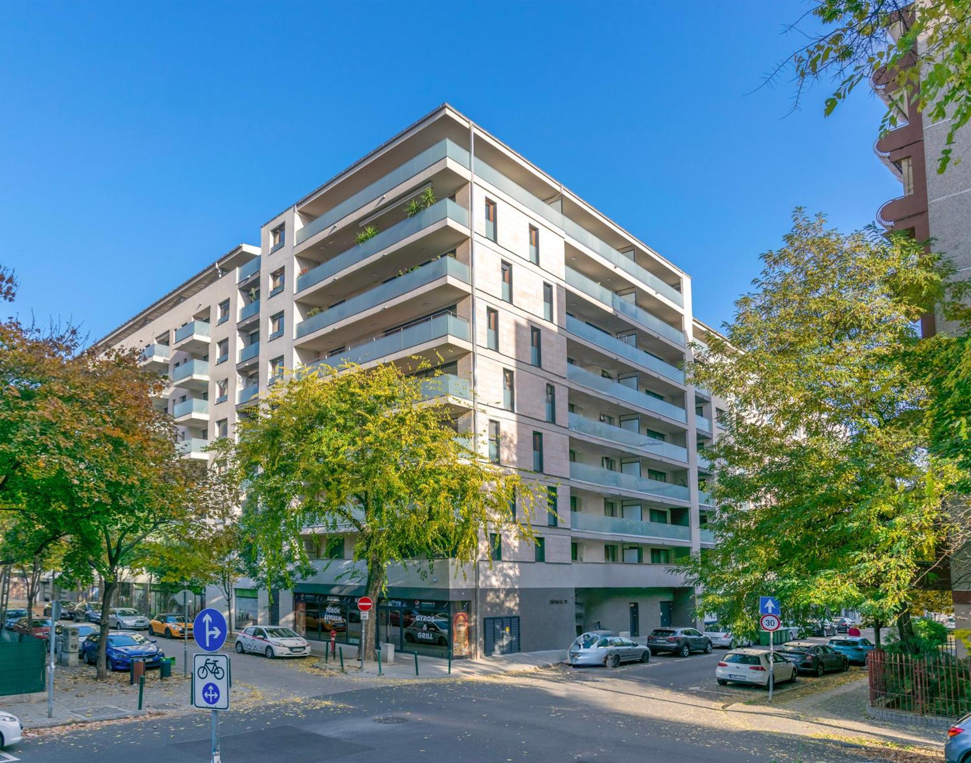 Lehel Apartment *